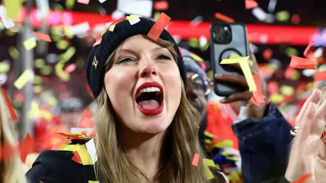 Swift Cheers Chiefs Amidst Playoff Uncertainty